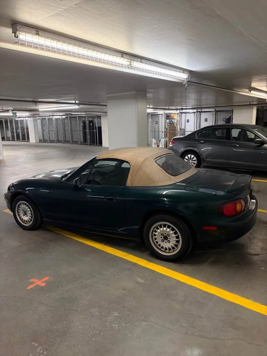 2000 Mazda NB MX-5 Miata - Image 2 of 11