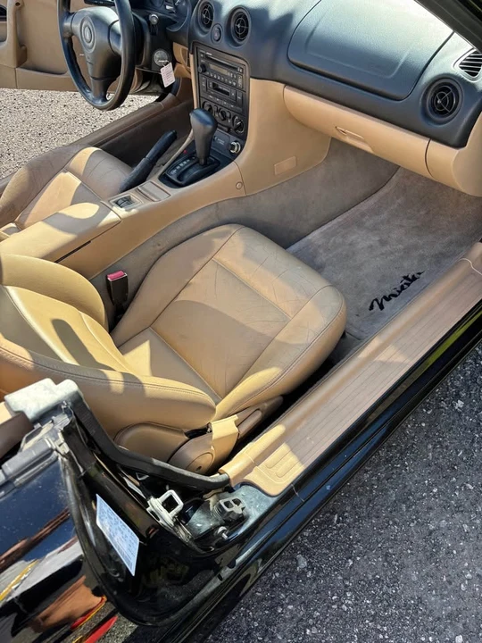 2000 Mazda NB MX-5 Miata - Image 13 of 17