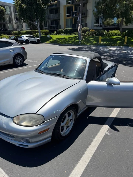 2000 Mazda NB MX-5 Miata - Image 11 of 14