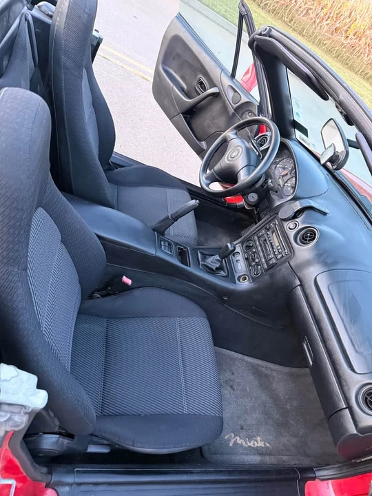 2000 Mazda NB MX-5 Miata - Image 13 of 15