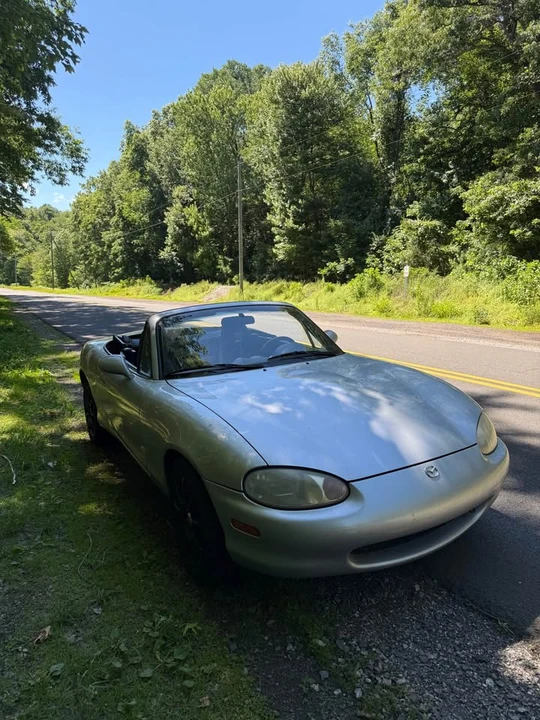 2000 Mazda NB MX-5 Miata - Image 3 of 4