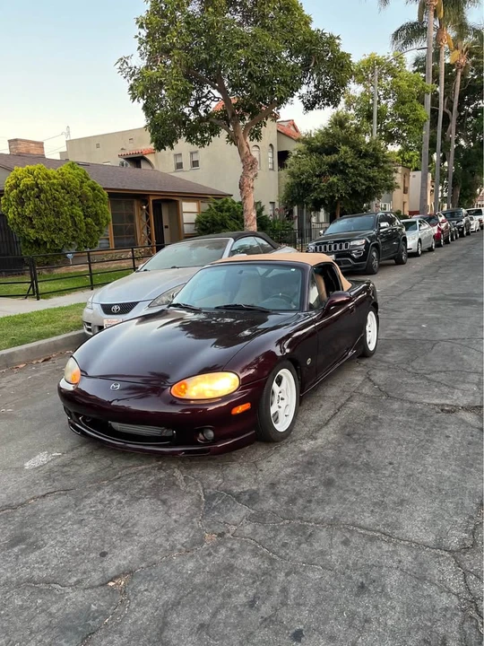 2000 Mazda NB MX-5 Miata - Image 2 of 11