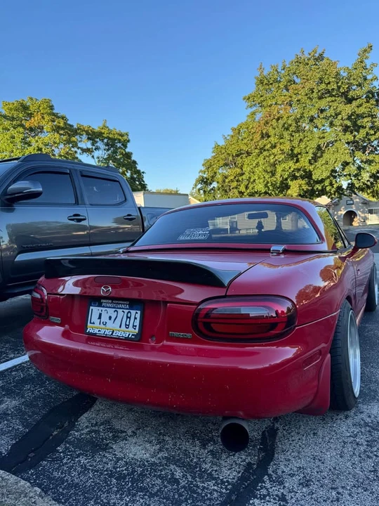 2000 Mazda NB MX-5 Miata - Image 5 of 8