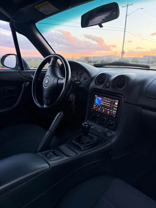 2000 Mazda NB MX-5 Miata - Image 9 of 15
