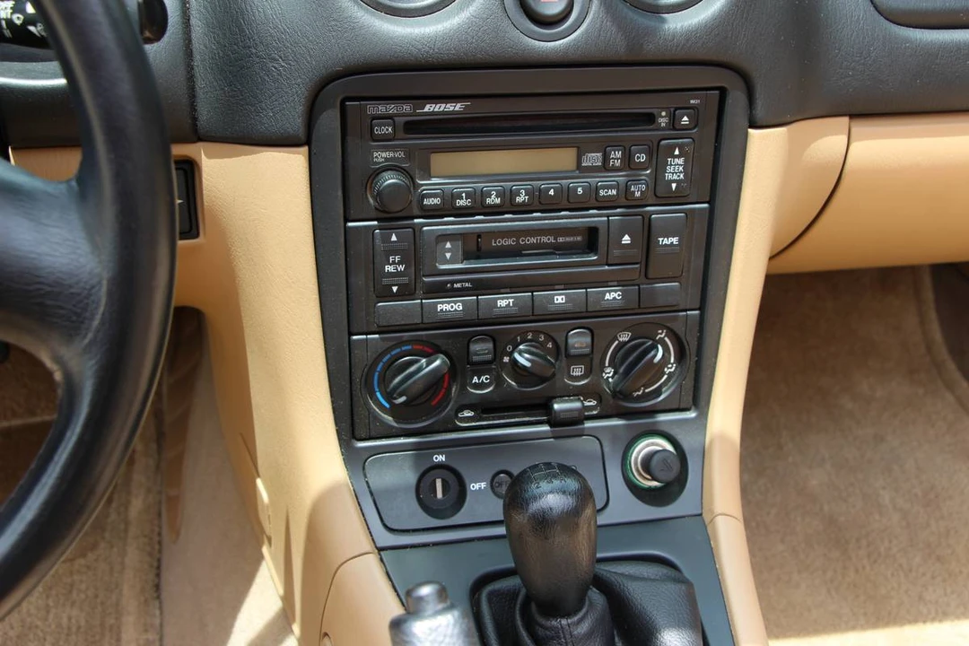 2000 Mazda NB MX-5 Miata - Image 18 of 24