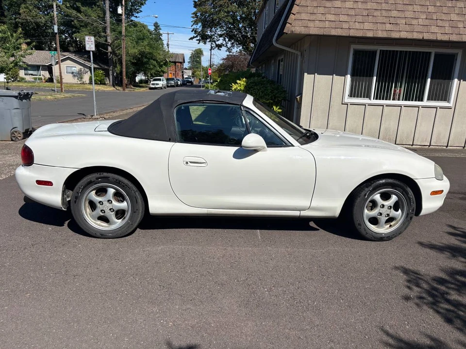2000 Mazda NB MX-5 Miata - Image 2 of 8