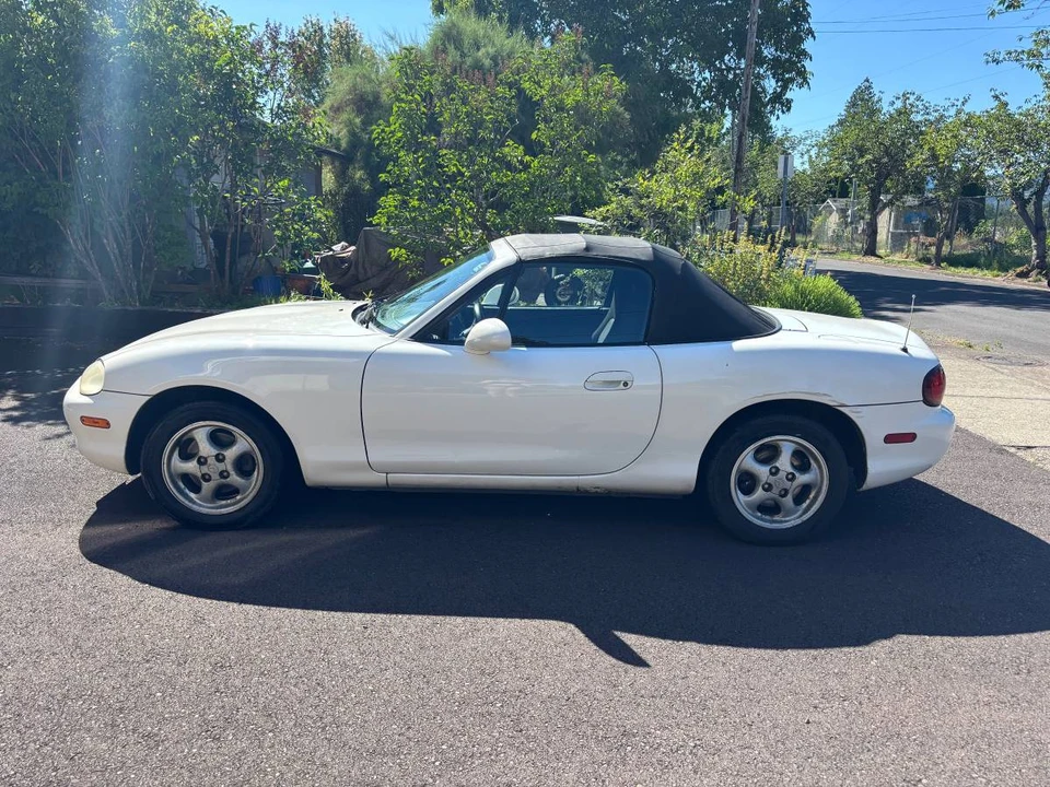 2000 Mazda NB MX-5 Miata - Image 6 of 8
