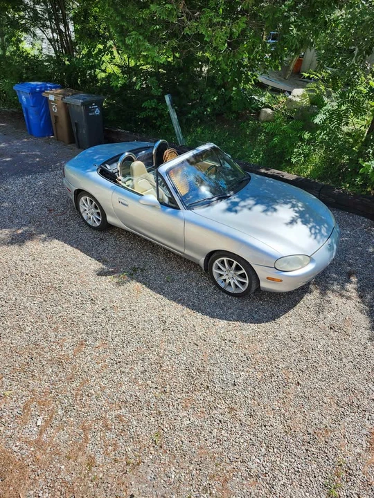 2000 Mazda NB MX-5 Miata - Image 2 of 8