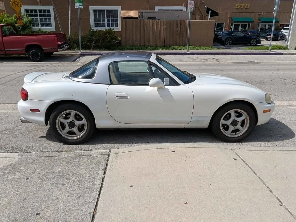 2000 Mazda NB MX-5 Miata - Image 2 of 8