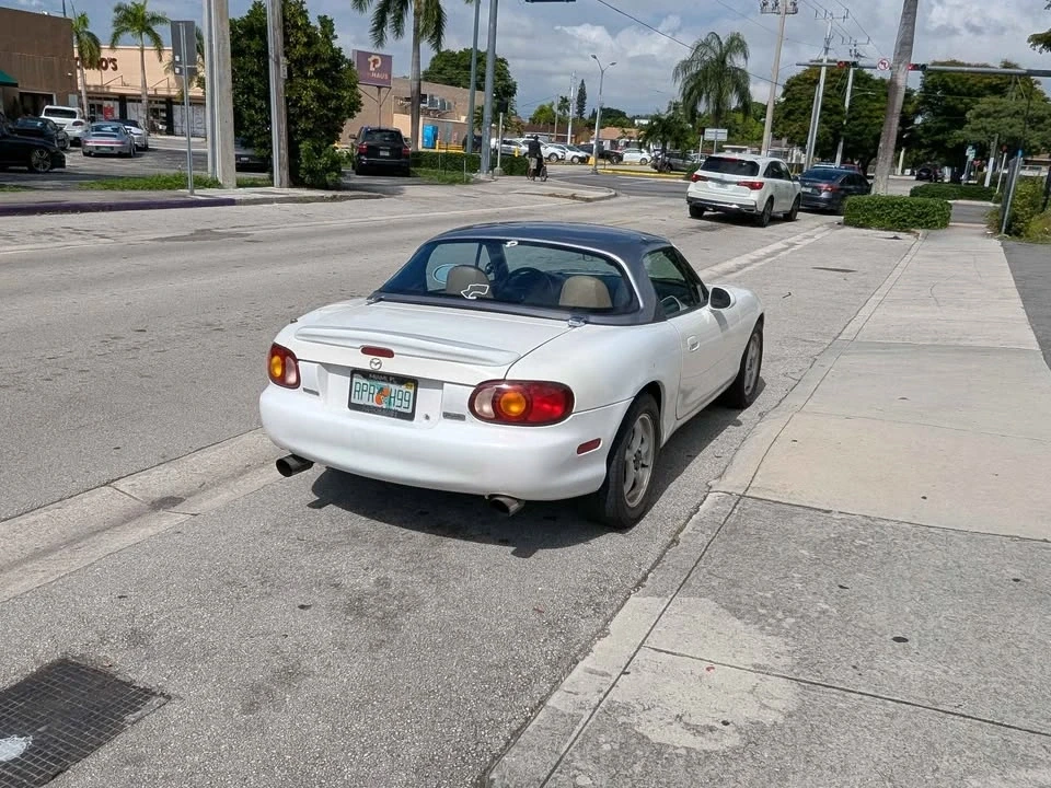 2000 Mazda NB MX-5 Miata - Image 3 of 8