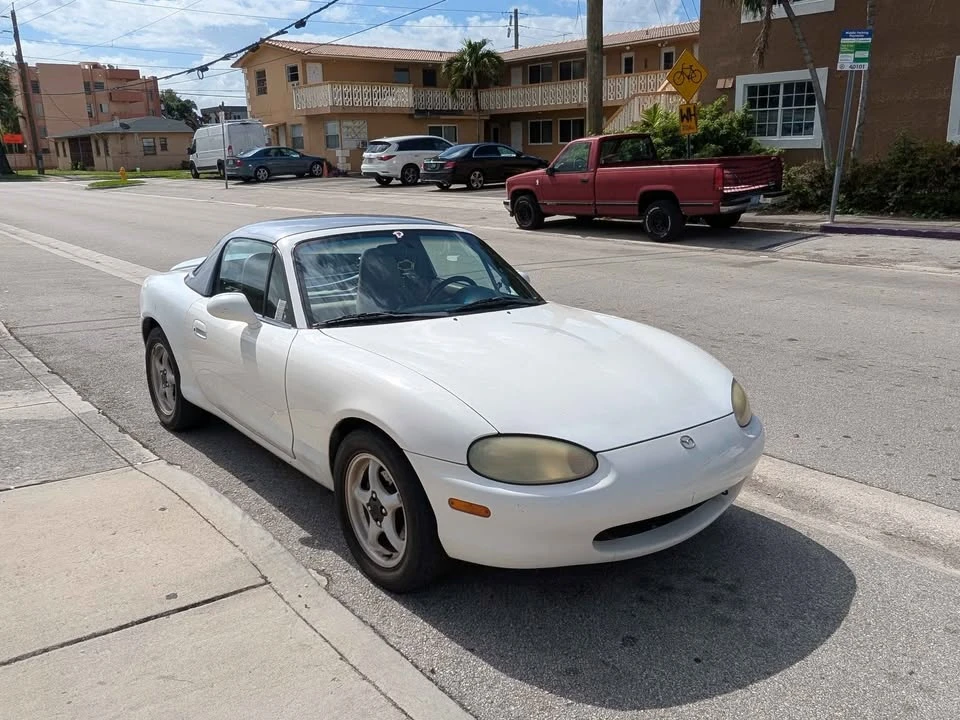 2000 Mazda NB MX-5 Miata - Image 2 of 8