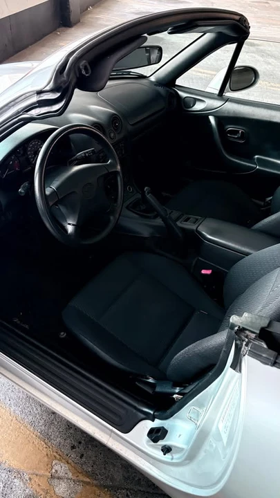 2000 Mazda NB MX-5 Miata - Image 2 of 9