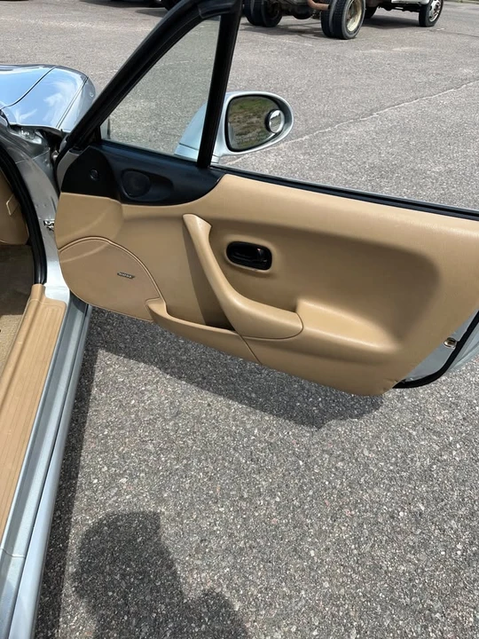 2000 Mazda NB MX-5 Miata - Image 17 of 18