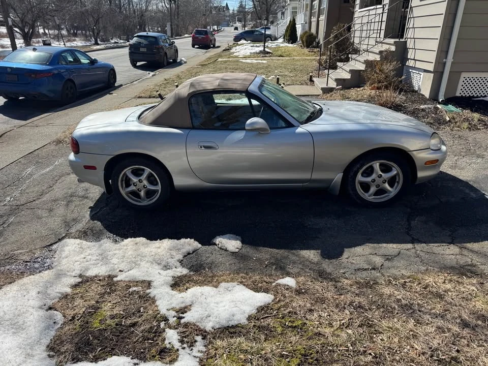 2000 Mazda NB MX-5 Miata - Image 2 of 10