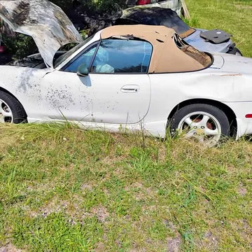 2000 Mazda MX-5 Miata 5-Speed