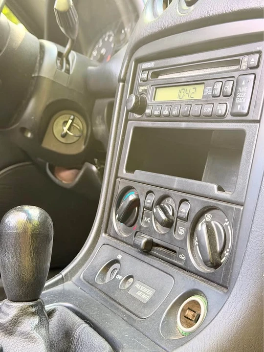 2000 Mazda NB MX-5 Miata - Image 16 of 17