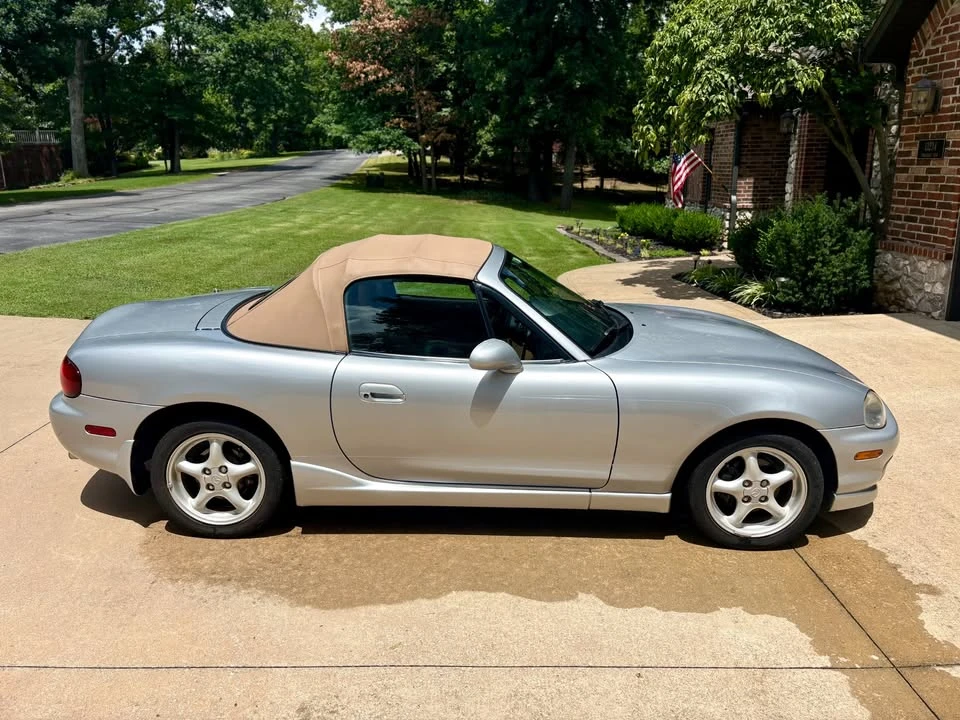 2000 Mazda NB MX-5 Miata - Image 2 of 19