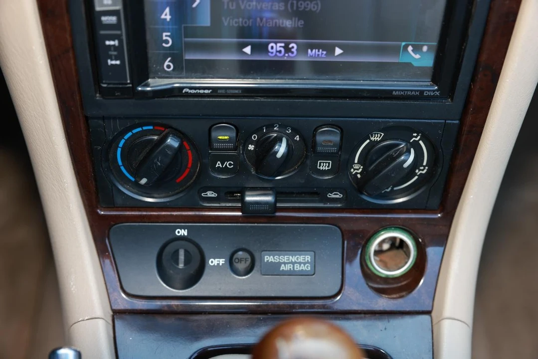 2000 Mazda NB MX-5 Miata - Image 23 of 31
