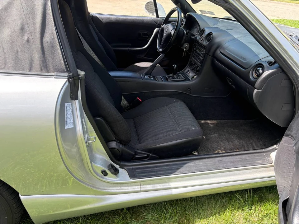 2000 Mazda NB MX-5 Miata - Image 14 of 24