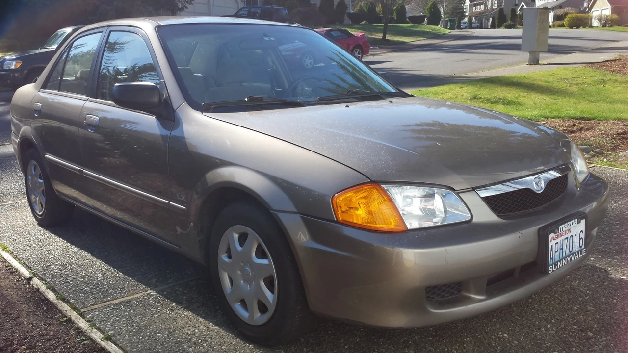 2000 Mazda Protege 8th Gen - Image 2 of 11