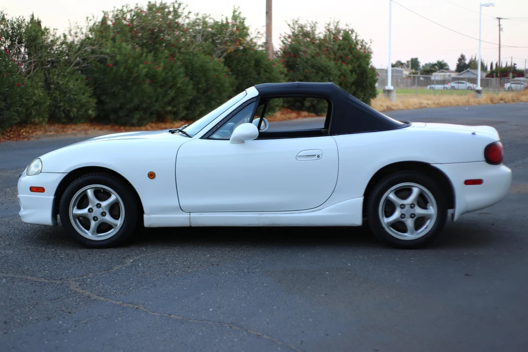 2000 Mazda NB MX-5 Miata - Image 3 of 5
