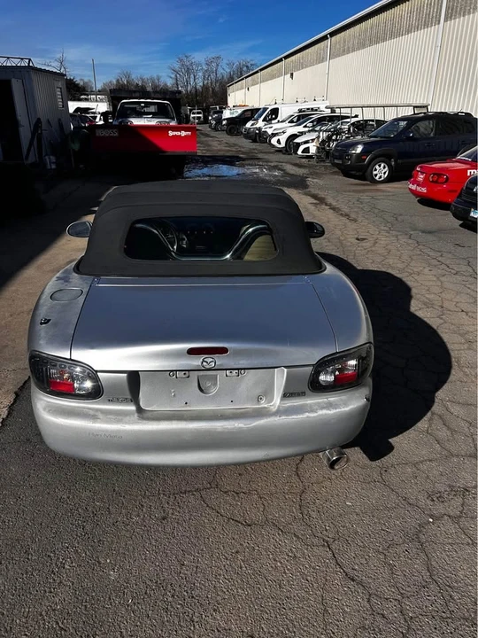2000 Mazda NB MX-5 Miata - Image 2 of 9