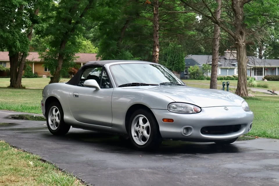 2000 Mazda NB MX-5 Miata - Image 2 of 8