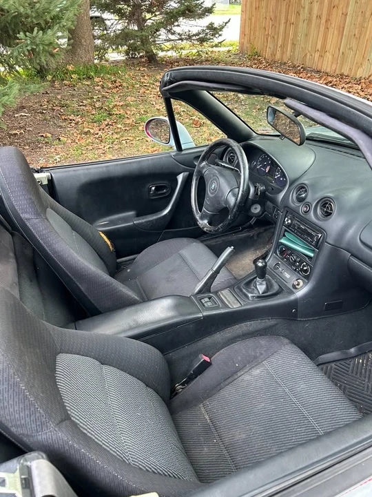 2000 Mazda NB MX-5 Miata - Image 5 of 10