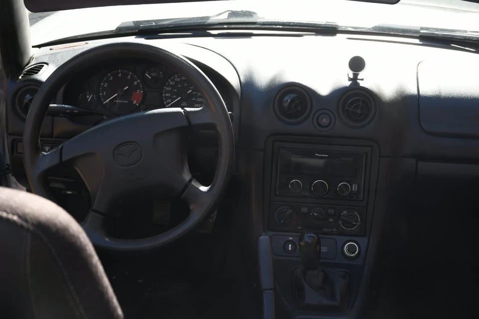 2000 Mazda NB MX-5 Miata - Image 7 of 18