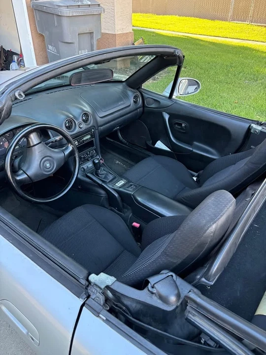 2000 Mazda NB MX-5 Miata - Image 4 of 5