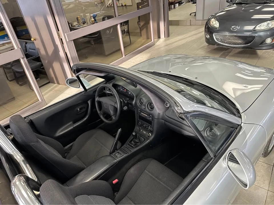 2000 Mazda NB MX-5 Miata - Image 4 of 17