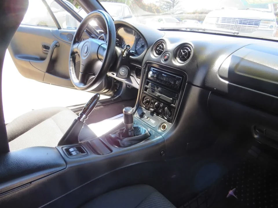 2000 Mazda NB MX-5 Miata - Image 12 of 19