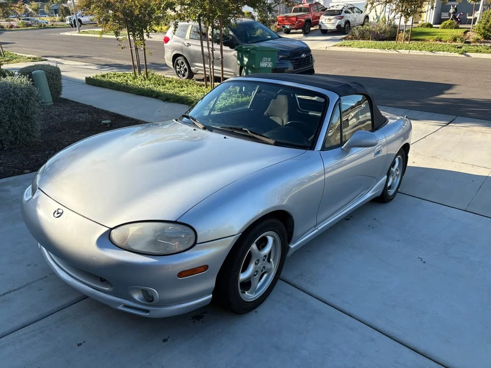 2000 Mazda NB MX-5 Miata - Image 2 of 19