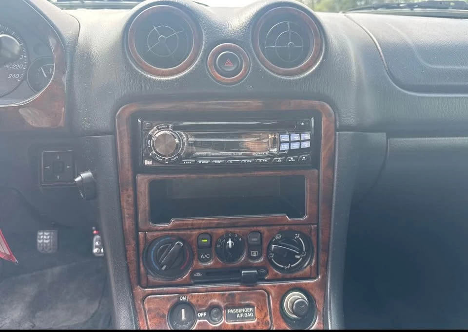 2000 Mazda NB MX-5 Miata - Image 9 of 12
