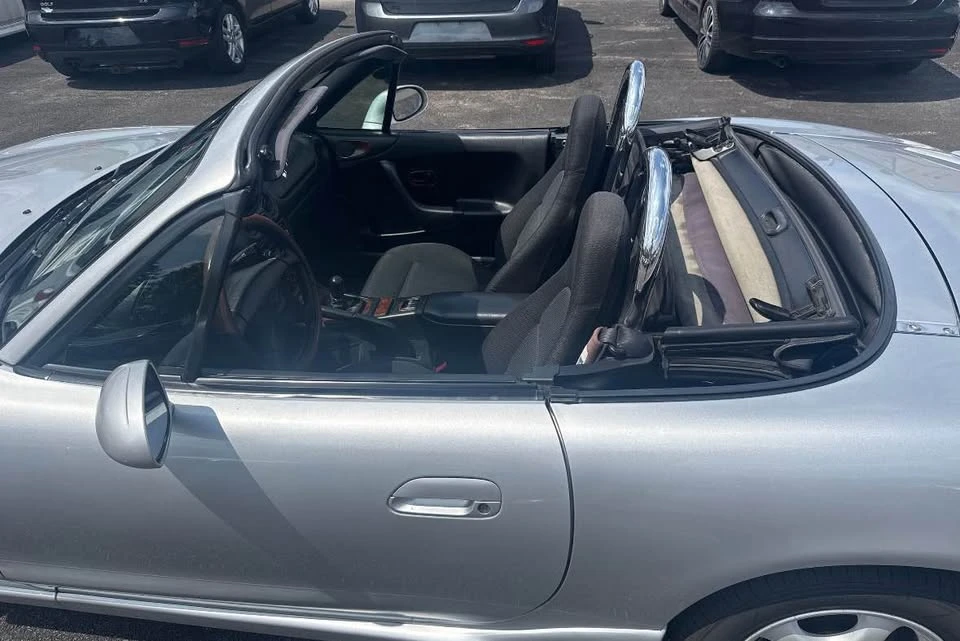 2000 Mazda NB MX-5 Miata - Image 7 of 12