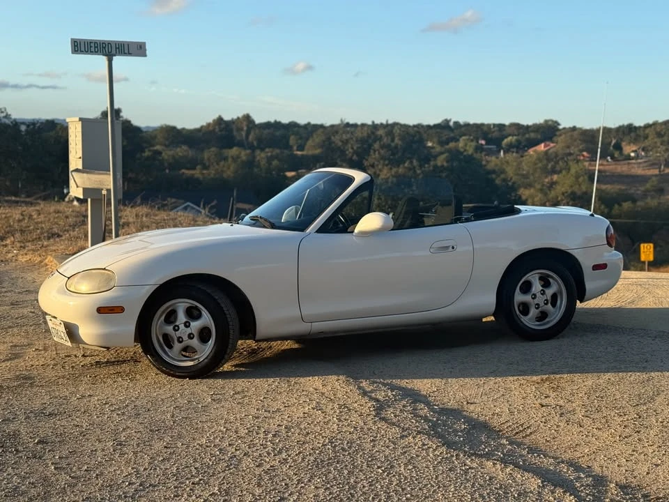 2000 Mazda NB MX-5 Miata - Image 2 of 19