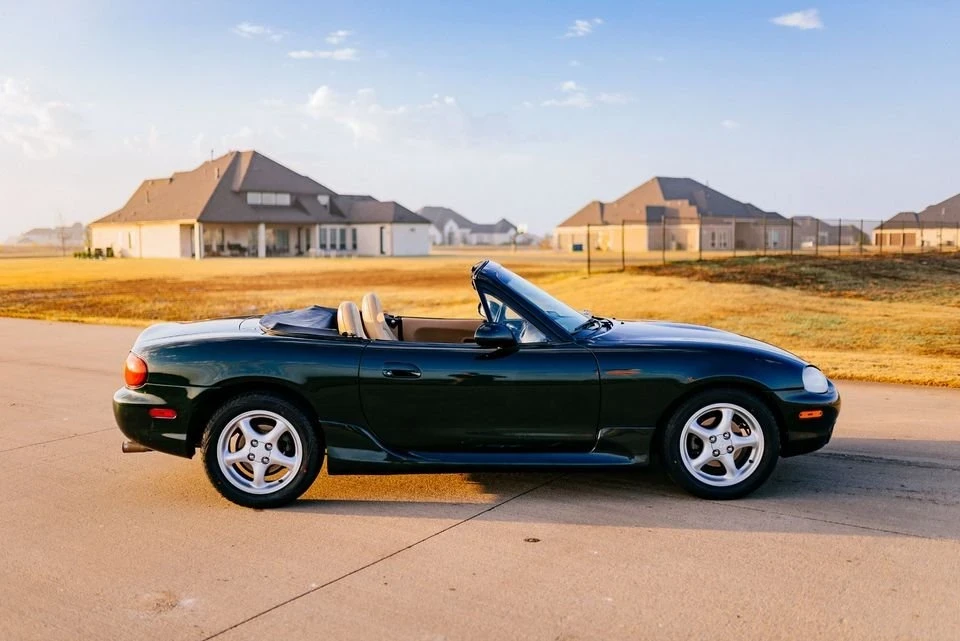 2000 Mazda NB MX-5 Miata - Image 2 of 12