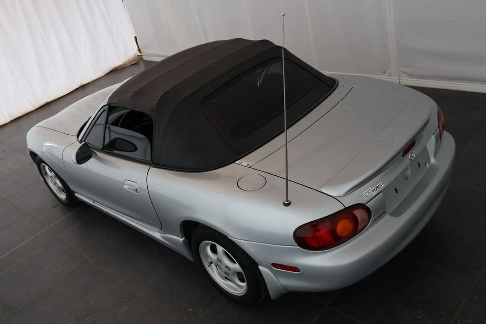 2000 Mazda NB MX-5 Miata - Image 18 of 20