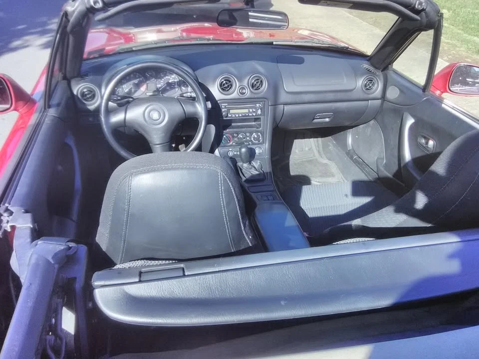 2000 Mazda NB MX-5 Miata - Image 2 of 6