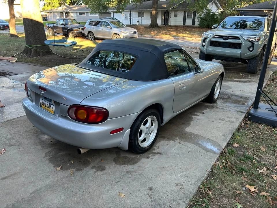 2000 Mazda NB MX-5 Miata - Image 2 of 3