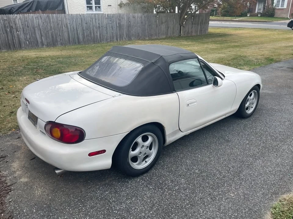 2000 Mazda NB MX-5 Miata - Image 2 of 4