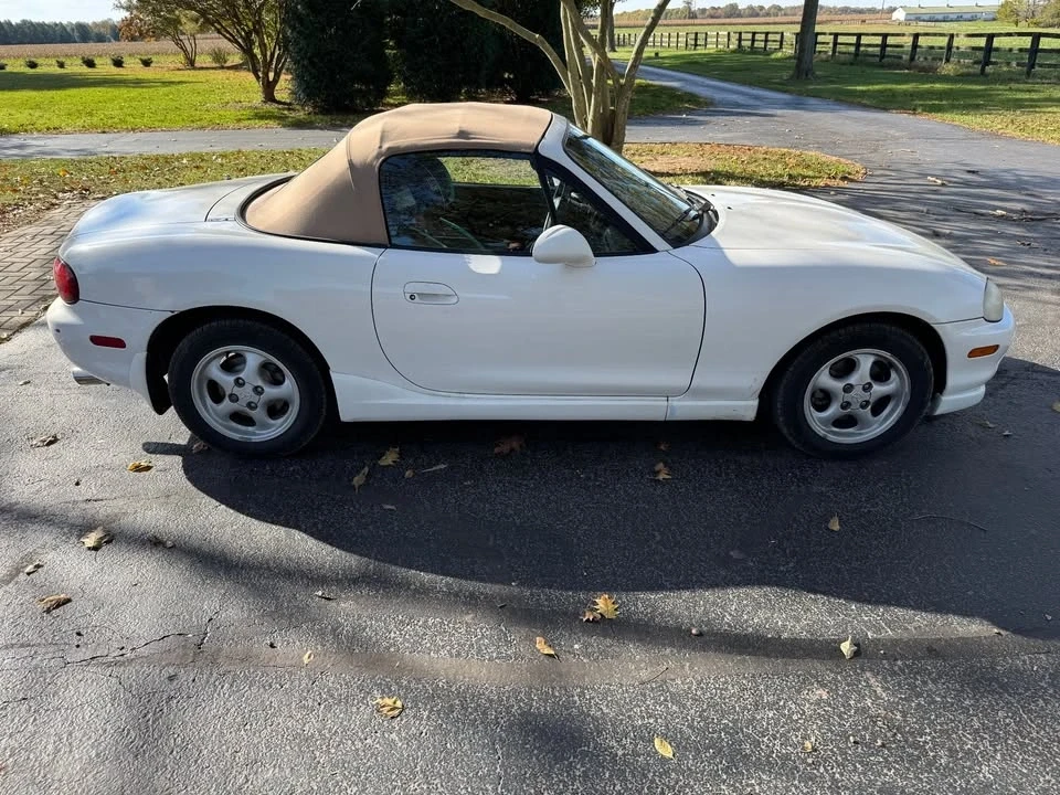 2000 Mazda NB MX-5 Miata - Image 8 of 16