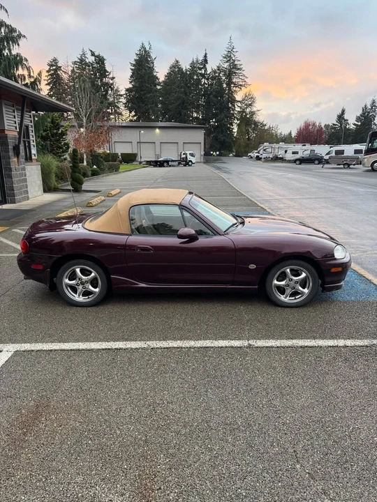2000 Mazda NB MX-5 Miata - Image 2 of 9