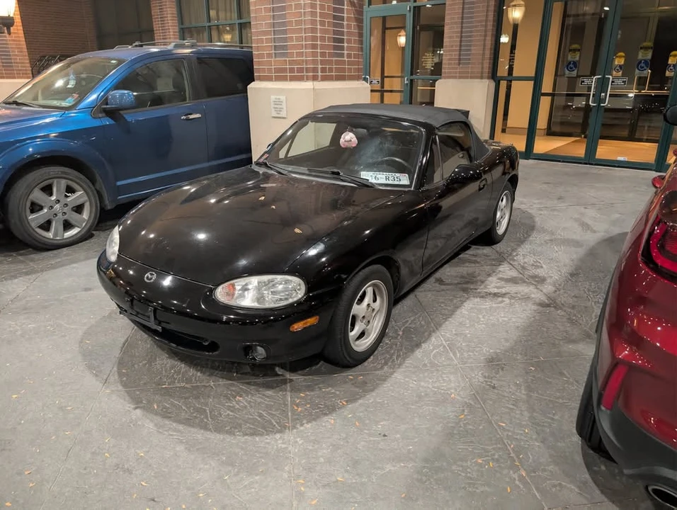 2000 Mazda NB MX-5 Miata - Image 2 of 10