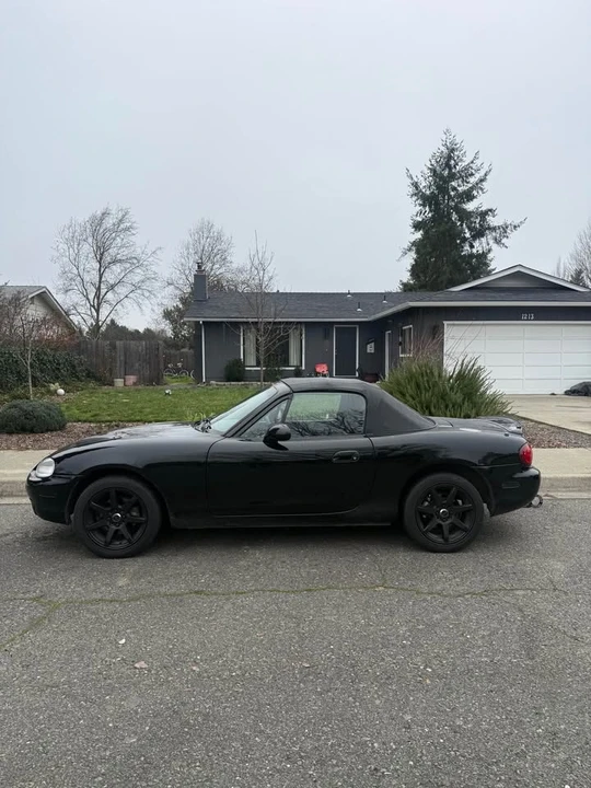 2000 Mazda NB MX-5 Miata - Image 2 of 10