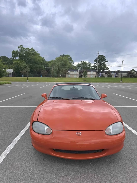 2000 Mazda NB MX-5 Miata - Image 2 of 2