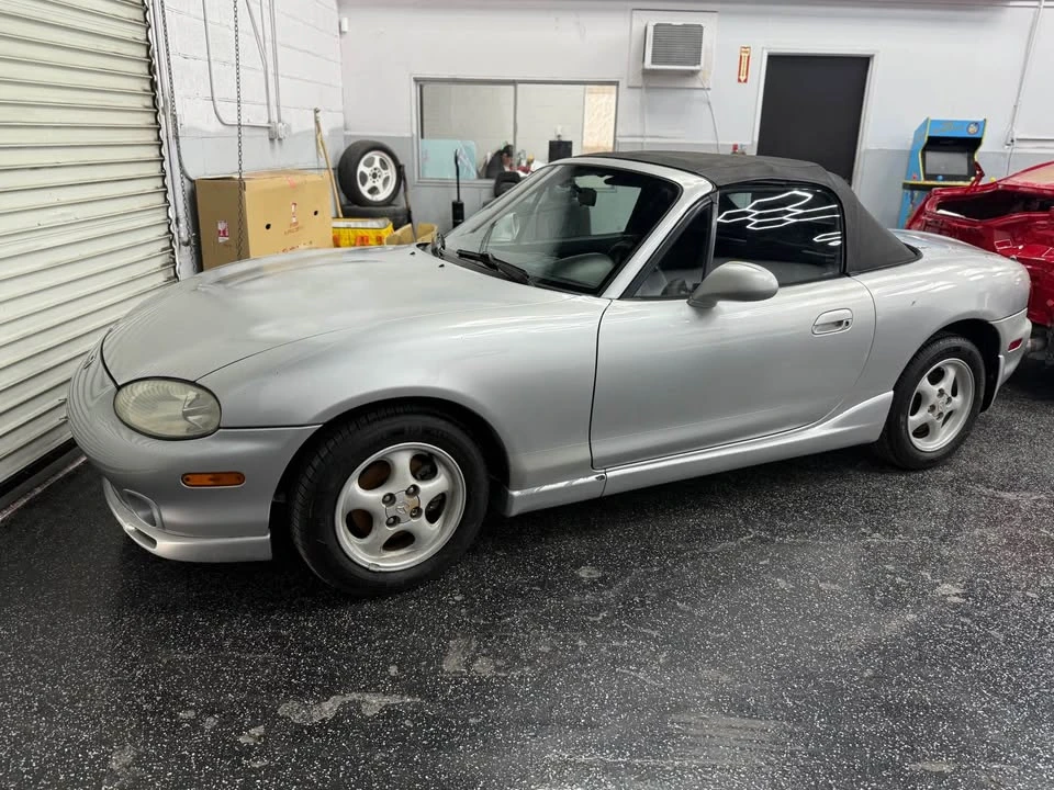 2000 Mazda NB MX-5 Miata - Image 2 of 11