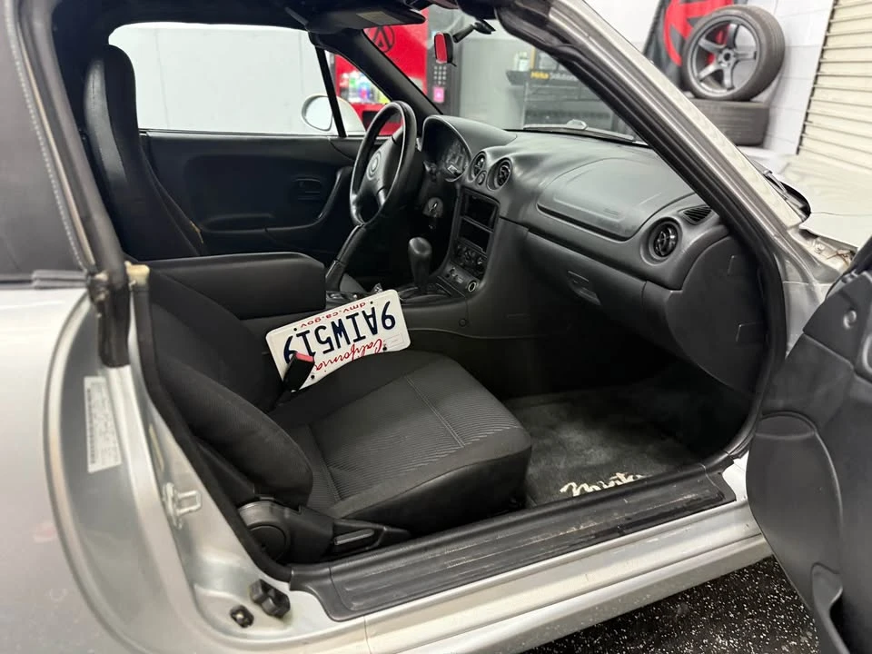 2000 Mazda NB MX-5 Miata - Image 6 of 11