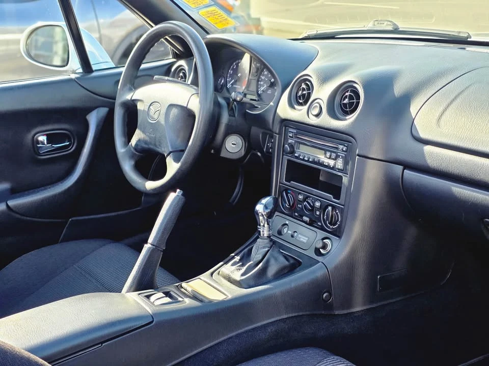 2000 Mazda NB MX-5 Miata - Image 7 of 10