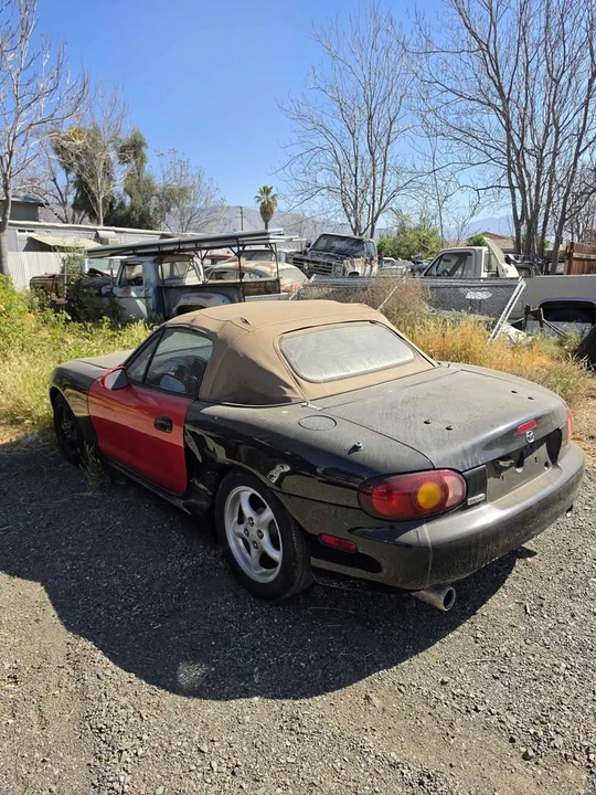 2000 Mazda NB MX-5 Miata - Image 2 of 9
